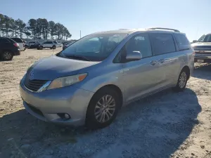 Toyota Sienna 3.5L 6 2014