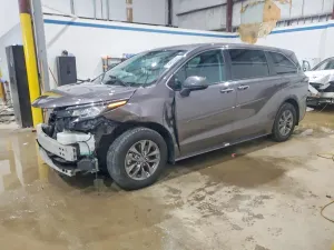 Toyota Sienna XLE 2.5L 4 2023