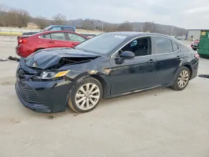 Toyota Camry LE 2.5L 4 2020