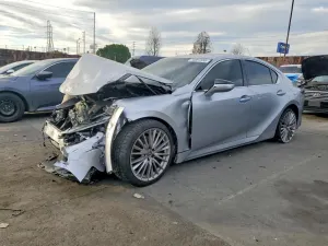 Lexus IS 2.0L 4 2023