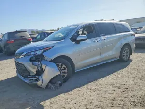 Toyota Sienna XLE 2.5L 4 2022