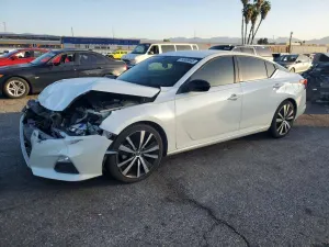 Nissan Altima SR 2.5L 4 2020