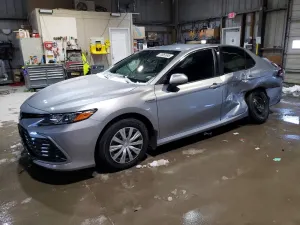 Toyota Camry LE 2.5L 4 2021