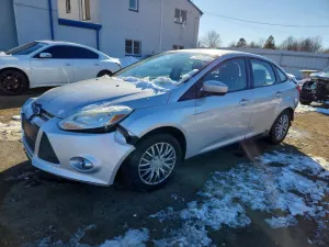 Ford Focus SE 2.0L 4 2012