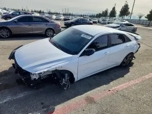 Hyundai Elantra 2.0L 4 2025