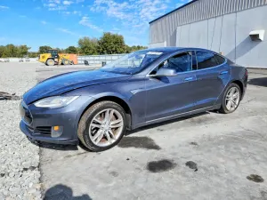 Tesla Model S 2015
