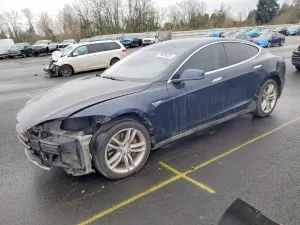 Tesla Model S 2013