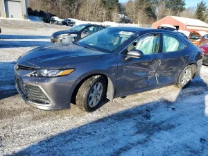 Toyota Camry LE 2.5L 4 2024