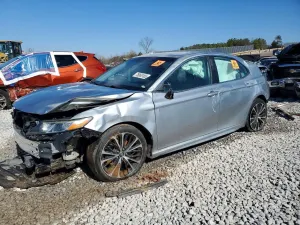 Toyota Camry SE 2.5L 4 2020