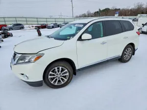 Nissan Pathfinder S 3.5L 6 2015