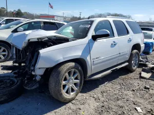 GMC Yukon DENALI 6.2L 8 2011