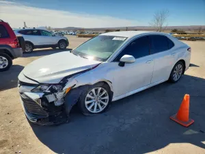 Toyota Camry LE 2.5L 4 2020