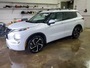 Mitsubishi Outlander SEL 2.5L 4 2022