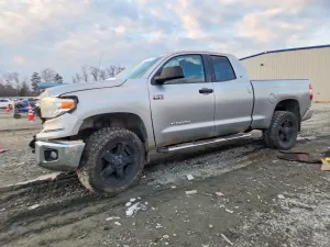 Toyota Tundra DOUBLE CAB SR 5.7L 8 2017