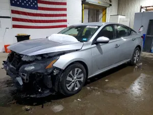 Nissan Altima S 2.5L 4 2022