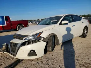 Nissan Altima S 2.5L 4 2020