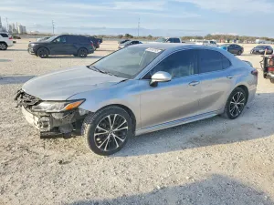 Toyota Camry SE 2.5L 4 2020