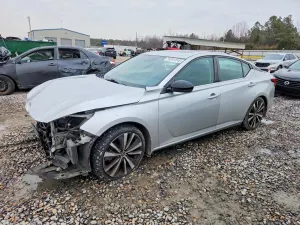 Nissan Altima SR 2.5L 4 2019