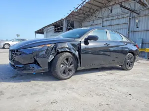 Hyundai Elantra SEL 2.0L 4 2023