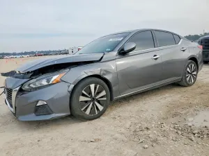 Nissan Altima SV 2.5L 4 2021