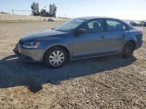 Volkswagen Jetta BASE 2.0L 4 2014