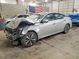 Nissan Altima SV 2.5L 4 2019