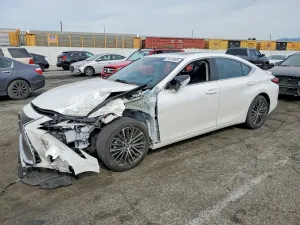 Lexus ES 300H BASE 2.5L 4 2024