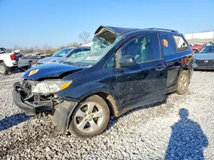 Toyota Sienna LE 3.5L 6 2011
