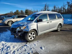 Toyota Sienna BASE 2.7L 4 2011