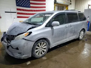 Toyota Sienna XLE 3.5L 6 2012