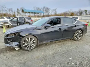 Nissan Altima SR 2.5L 4 2022