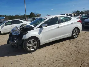 Hyundai Elantra GLS 1.8L 4 2013