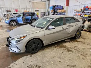 Hyundai Elantra SEL 2.0L 4 2023