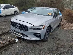 Volvo S60 CORE 2.0L 4 2024