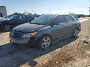Toyota Corolla BASE 1.8L 4 2013