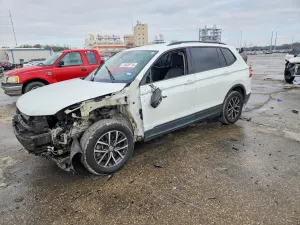 Volkswagen Tiguan S 2.0L 4 2021