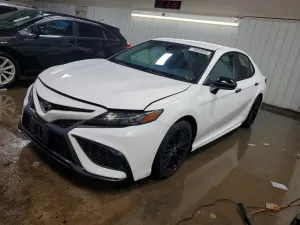 Toyota Camry SE 2.5L 4 2021