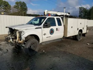 Ford F550 SUPER DUTY 6.7L 8 2015