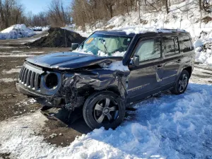 Jeep Patriot LATITUDE 2.4L 4 2015