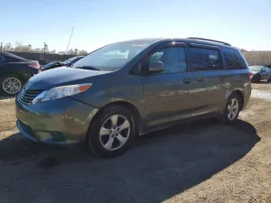 Toyota Sienna LE 3.5L 6 2014