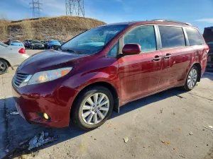 Toyota Sienna XLE 3.5L 6 2013