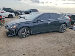 Nissan Altima SL 2.5L 4 2020