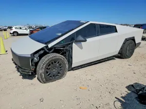 Tesla Cybertruck 2025