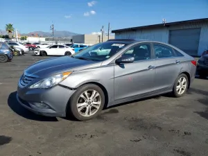 Hyundai Sonata SE 2.4L 4 2013