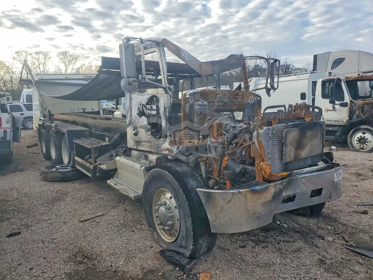 Peterbilt 330/337/348 8.3L 6 2012