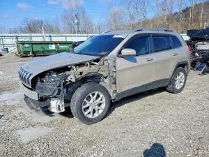 Jeep Cherokee LATITUDE 2.4L 4 2015