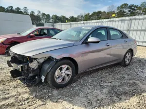Hyundai Elantra 2.0L 4 2025