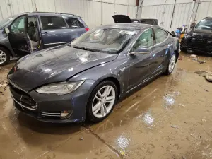 Tesla Model S 2015