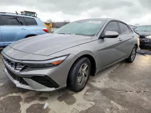 Hyundai Elantra SE 2.0L 4 2025