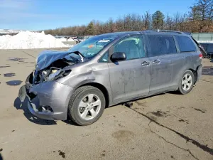 Toyota Sienna LE 3.5L 6 2011